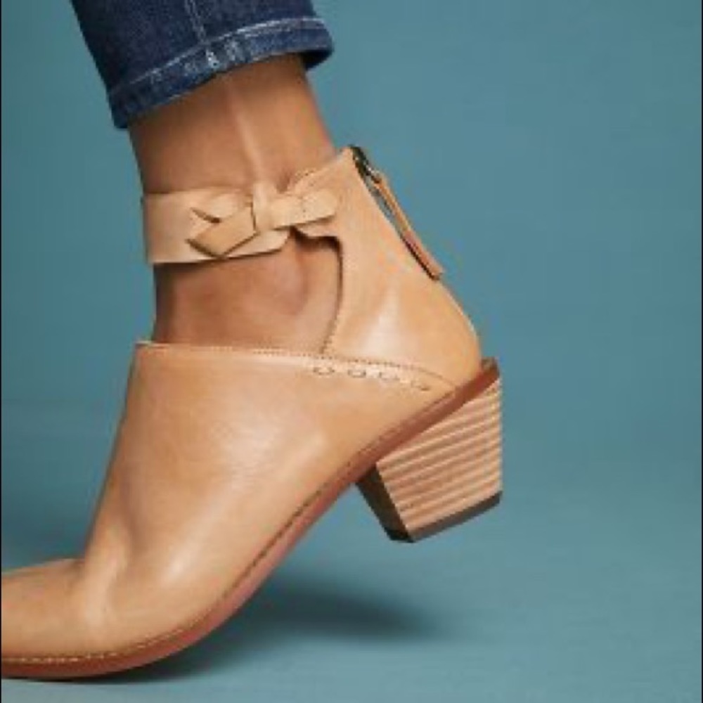 Kelsi Dagger Kadeja Boot - Picture 6 of 7